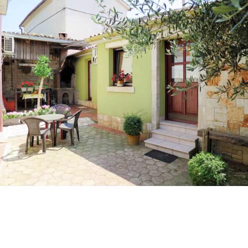 Holiday Home Haus Ingrid (PUL450)