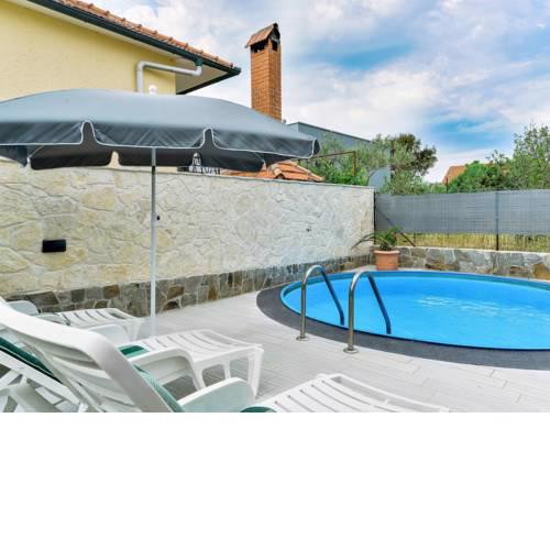 Holiday Home Haus Skibola (NIN400)