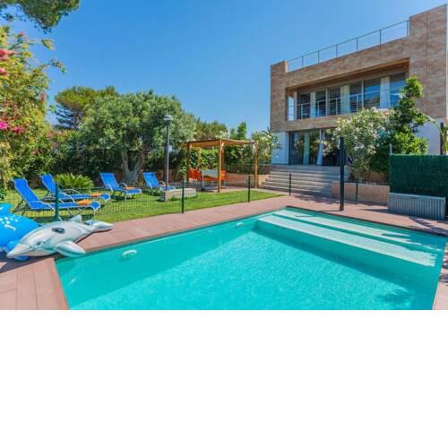 Holiday Home in es Barcares Sleeps 8 includes Swimming pool Air Con and WiFi