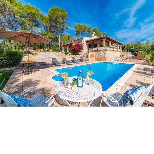 Holiday Home in Inca Sleeps 8 with Pool Air Con and WiFi