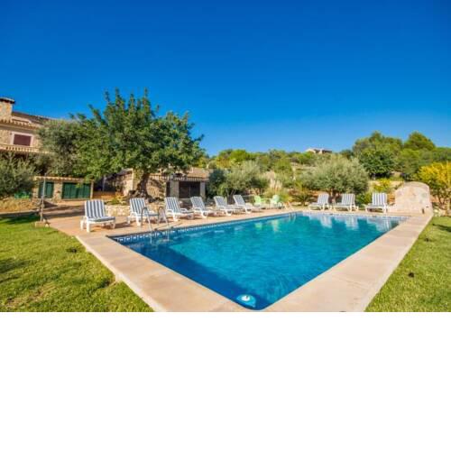Holiday Home in Inca Sleeps 8 with Pool and WiFi