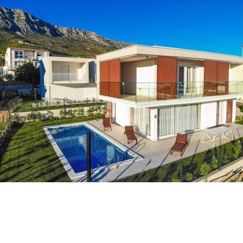 Holiday home in Kastel Gomilica 38760