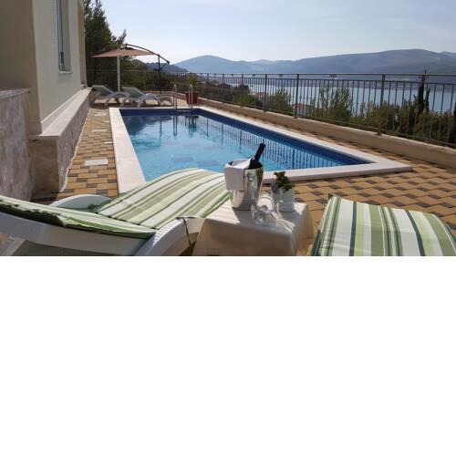 Holiday home in Mastrinka 30358