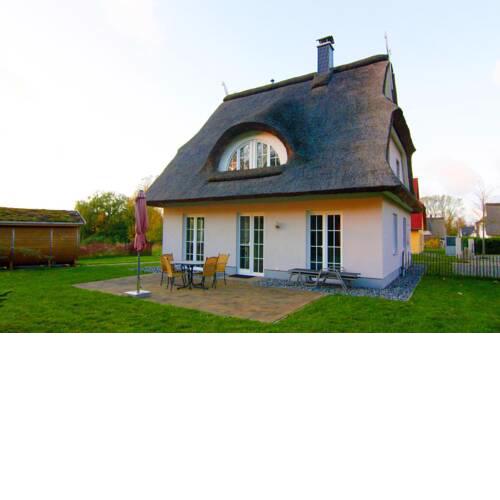 Holiday Home Kapitänshaus Glowe - DOS07103g-FYB