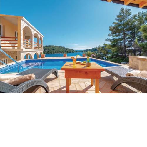 Holiday home Karbuni 77 with Outdoor Swimmingpool