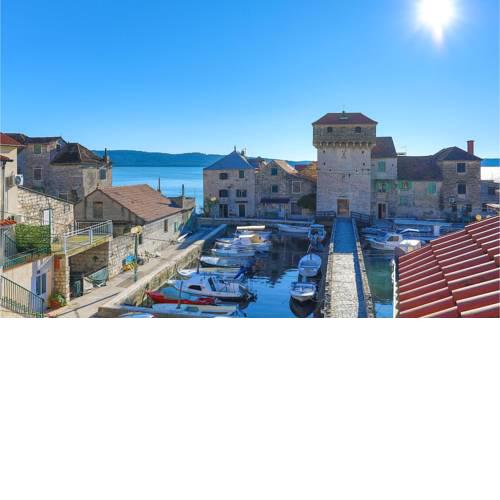 Holiday home Kastel Gomilica 11