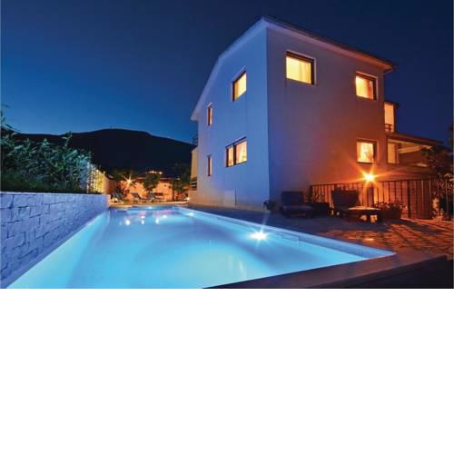 Holiday Home Kastel Novi 08