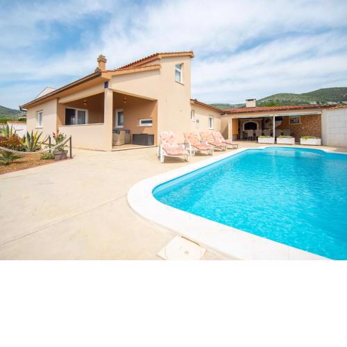 Holiday Home Kuća Luka by Interhome