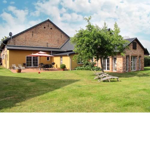 Holiday Home Landhaus Sükow (PRG170)