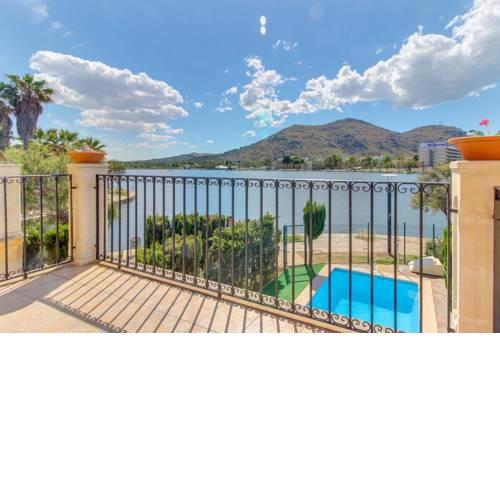Holiday Home Live, Love & Laugh