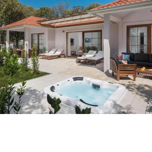 Holiday Home Luxury Bay Villa with private hot tub-1 by Interhome