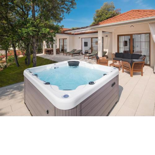 Holiday Home Luxury Bay Villa with private hot tub-2 by Interhome