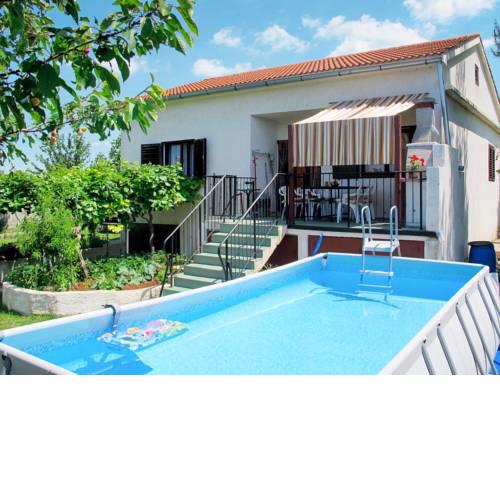 Holiday Home Majoli (ROJ304)