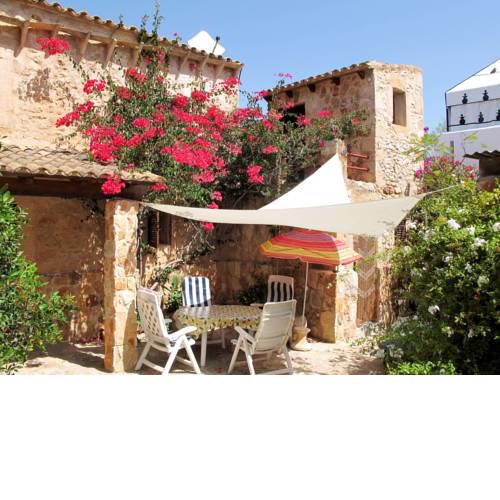 Holiday Home Maria (LOM120)