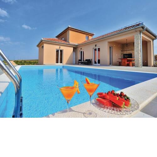 Holiday home Moderna 