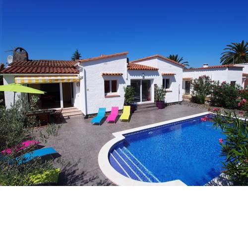 Holiday Home Montgri