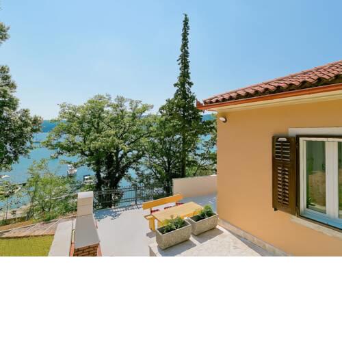 Holiday Home More