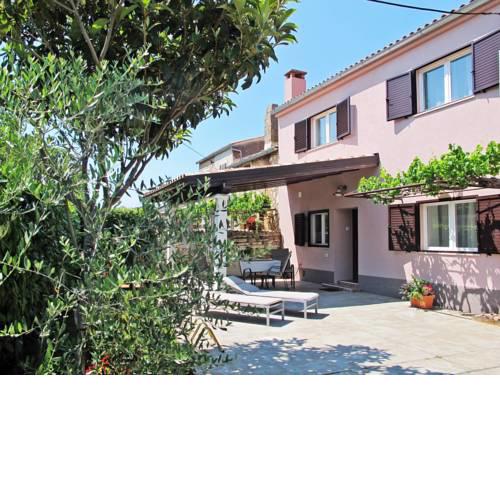 Holiday Home Natursteinhaus RIFF (PUL166)