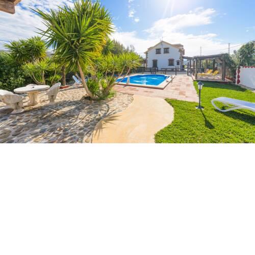 Holiday Home near the beach with garden and swimming pool in Almogía