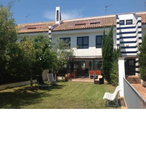 Holiday Home next to the Beach - La Magrana
