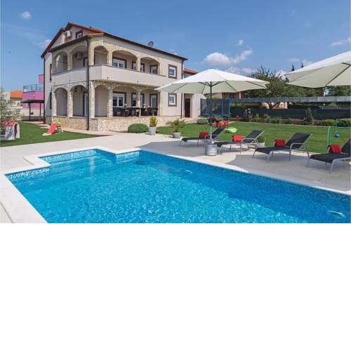 Holiday home Pula 65 with Outdoor Swimmingpool