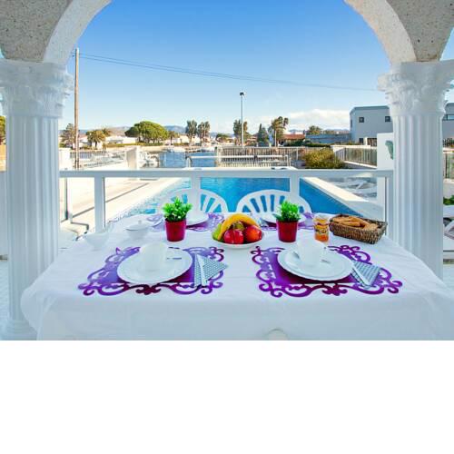 Holiday Home Requesens canal