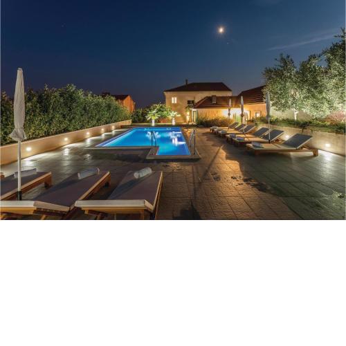 Holiday Home Split with Sea View 11