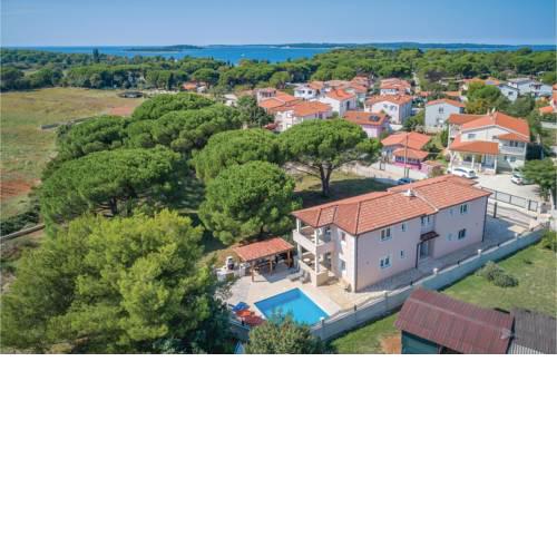 Holiday Home Valbandon I