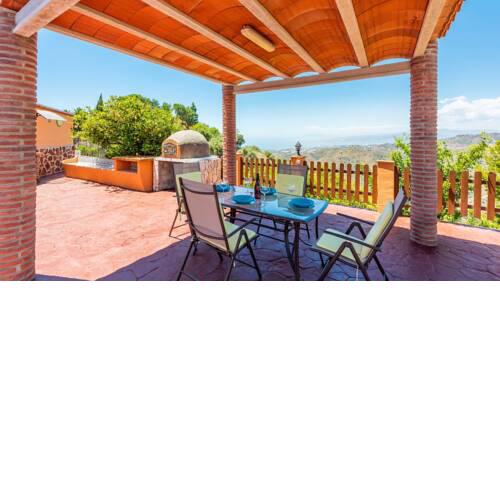 Holiday home with gorgeous hill views from the pool near Torrox