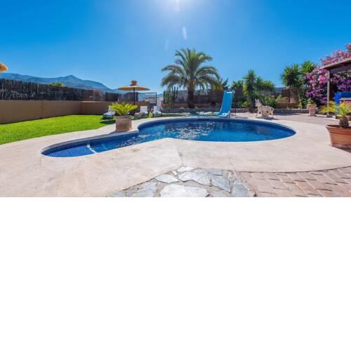 Holiday home with outdoor jacuzzi on the outskirts of Nerja
