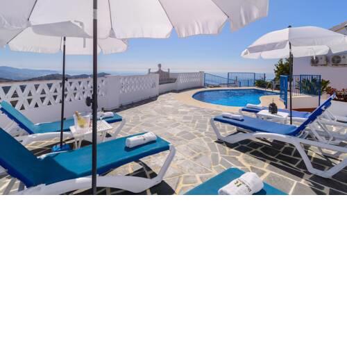 Holiday home with panoramic mountain views close to the beach