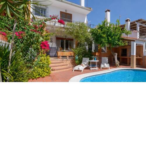 Holiday home with private pool fifteen km from Malaga city sleeps twelve