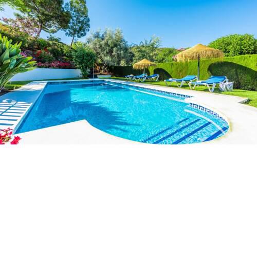 Holiday home with rustic charm and pretty garden near the Montes de Málaga