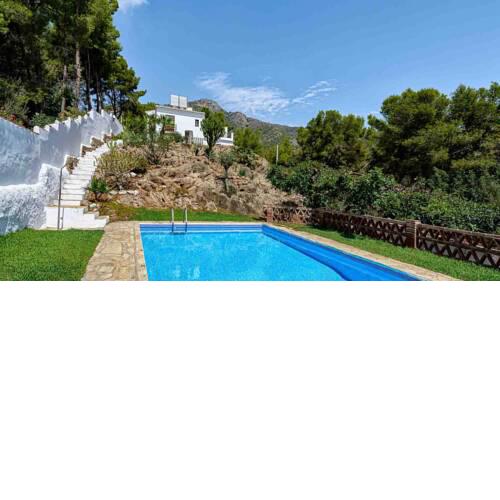 Holiday home with rustic decor and sea views five km from Frigiliana