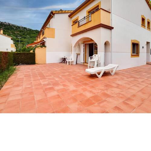 Holiday home with terrace and shared swimming pool close to the beach of Estartit