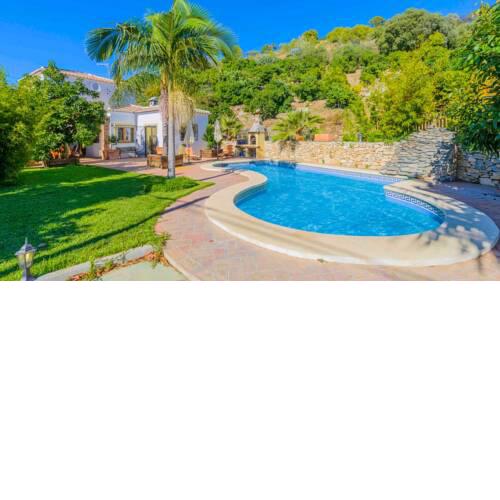 Holiday home with tropical garden and nice pool