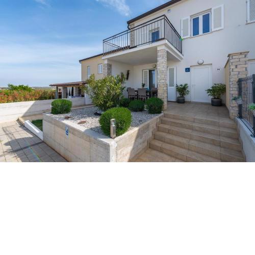 Holiday House Businia with Whirlpool