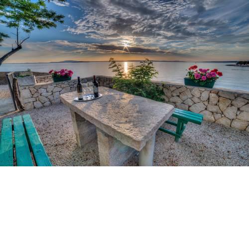 Holiday House "Figurica" Lun