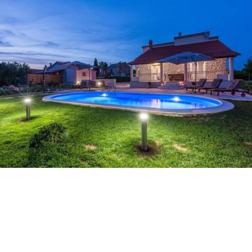 Holiday house in Privlaka with balcony, air conditioning, Wi-Fi, washing machine (4831-1)