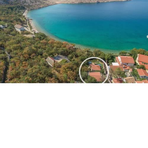 Holiday House Komadina with Whirlpool direct on the Beach in Lukovo