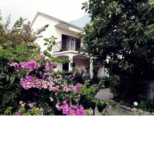 Holiday House Maja