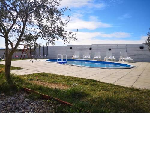 Holiday house paprat
