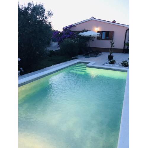 Holiday House Tesser with Pool