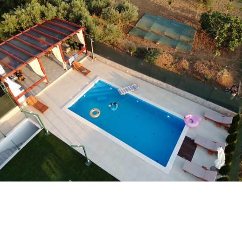 Holiday House Zdrave with Pool