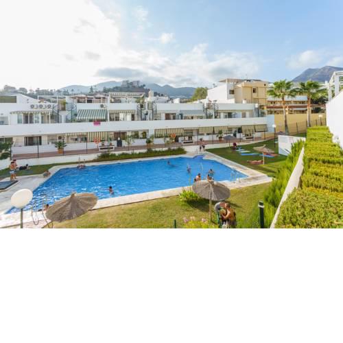 Holiday mountain view apartments l Parking & Pool