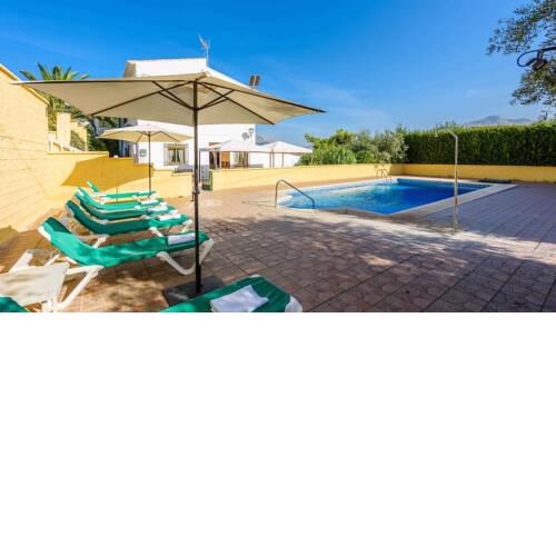 Holiday villa for fifteen people on the outskirts of Casabermeja