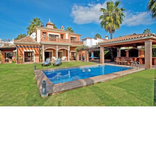 Holiday villa with 5 bedrooms, private pool, Nueva Andalucia, Marbella