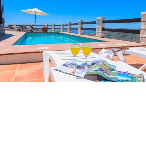 Holiday villa with dreamlike views in the hills of Cómpeta sleeps six