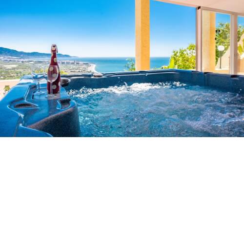 Holiday villa with outdoor Jacuzzi and breathtaking sea views near Nerja