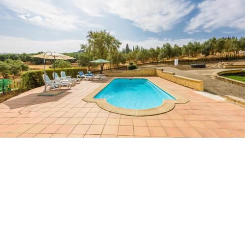 Holiday villa with rustic details and BBQ in Ronda